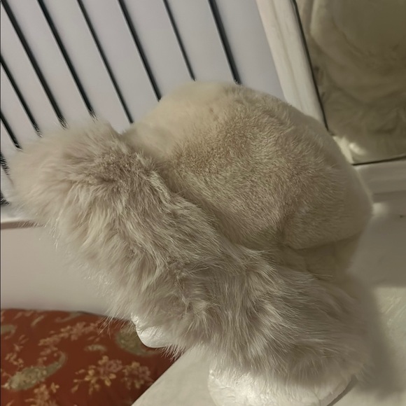 Steve Madden Cream Faux Fur Hat Plush Wide Band - Picture 2 of 7